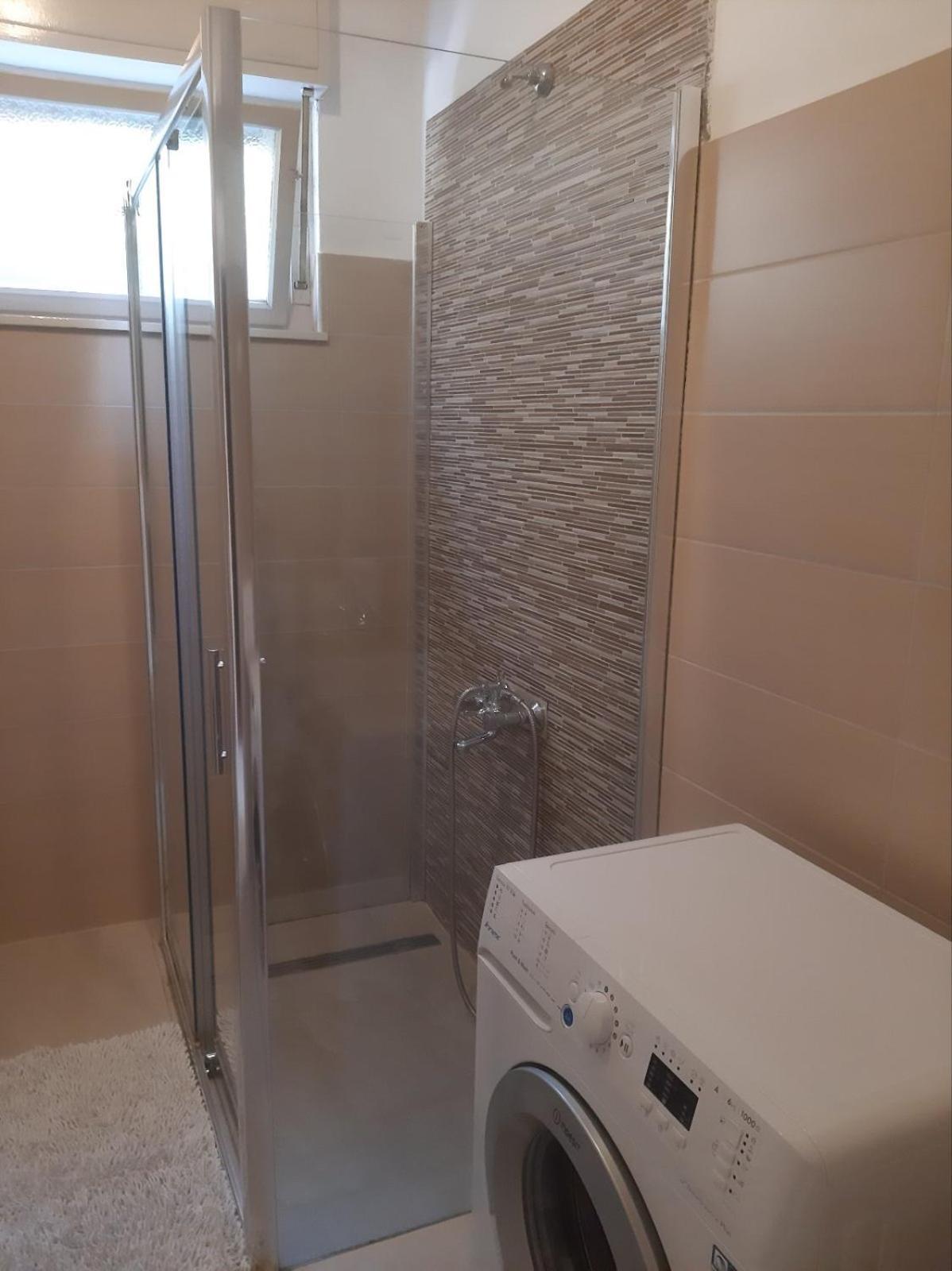 Apartmani Kadmen Ika Eksteriør billede