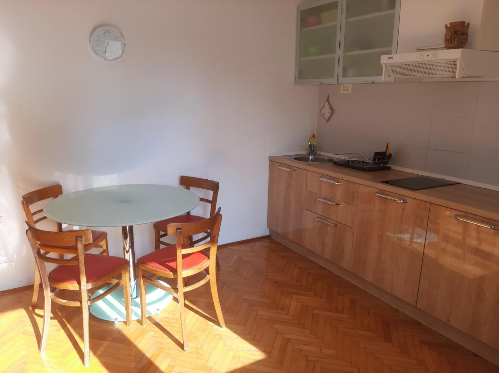 Apartmani Kadmen Ika Eksteriør billede